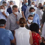 La Reina Letizia y el Rey Felipe VI visitando a los vecinos afectados por la erupción del volcán de Cumbre Vieja
