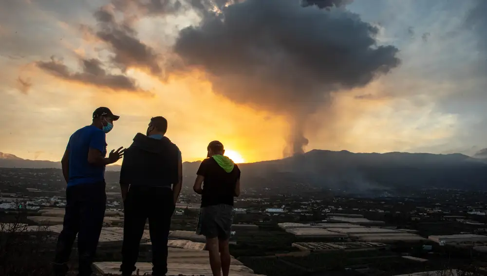 La lava del volcán de La Palma ya cubre 14 hectáreas más que hace 36 horas, mientras que las edificaciones arrasadas a su paso también han crecido en una treintena en relación al pasado martes, 21 de septiembre.