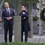 Meghan Markle y el Prince Harry, en el 11 Memorial & Museum en New York. (AP Photo/Seth Wenig)