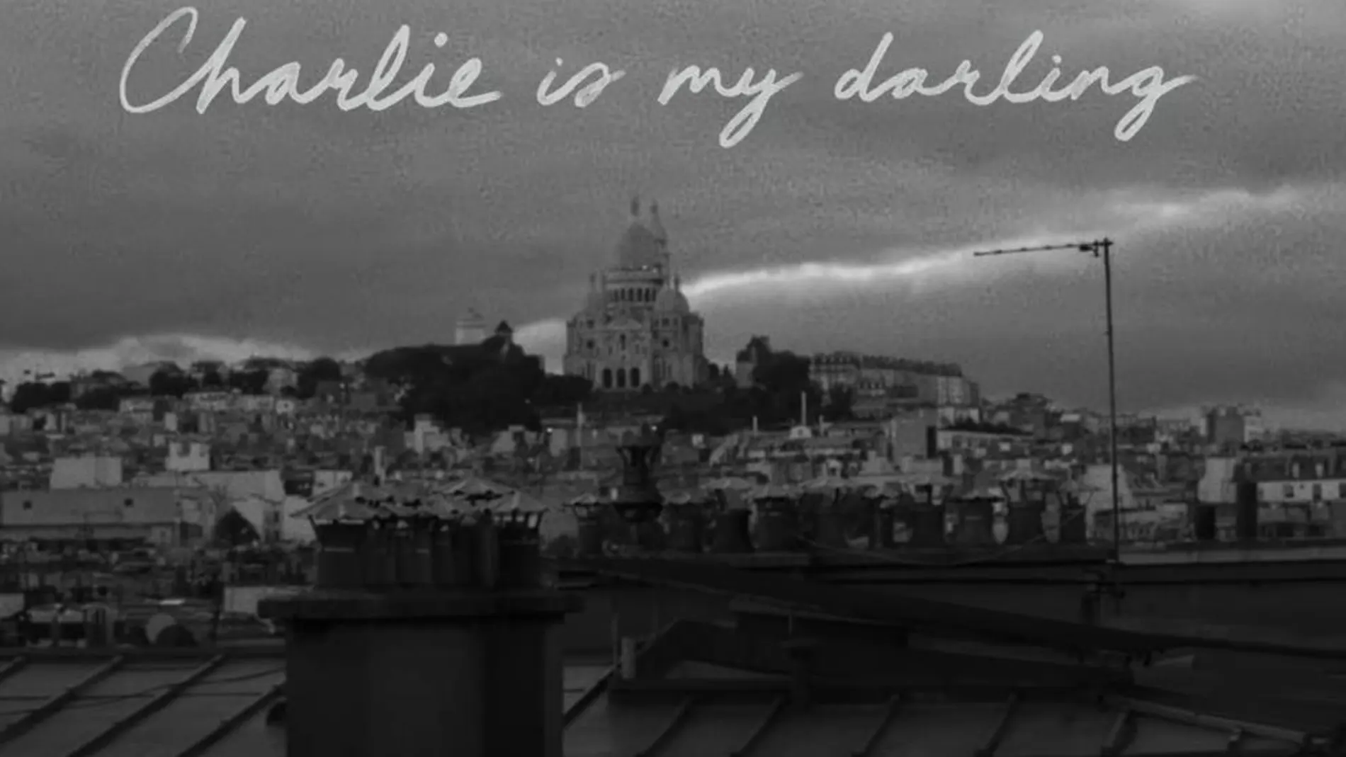 Fragmento del clip "Libing in the Heart of Love", con la dedicatoria a Charlie Watts