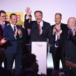 El partido liberal gobernó en los 60 con el SPD de los cancilleres Billy Brandt y Helmut Schmidt, para gobernar a partir de 1982 en conjunto con la Unión de CDU y CSU hasta 1990