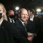 La era post Merkel se empezó a dibujar ayer con la derrota de su partido, la Unión Cristianodemócrata (CDU) y la resurrección de su socio de coalición, el Partido Socialdemócrata (SPD)