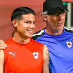 James Rodríguez, con su nuevo entrenador, Laurent Blanc