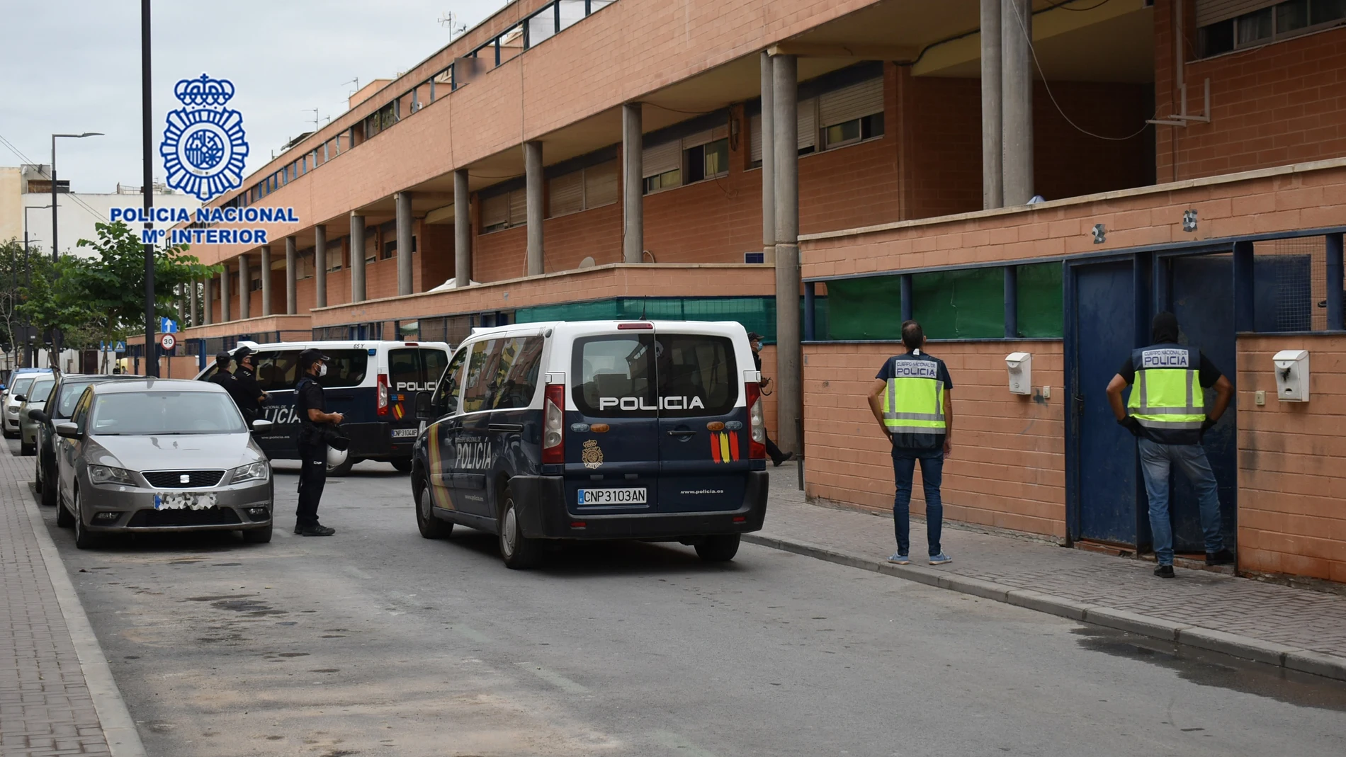 La mujer fue hallada muerta en la vía pública
