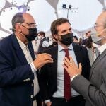 El presidente del PP, Pablo Casado, junto al exportavoz de Ciudadanos Juan Carlos Girauta y el expresidente del PP catalán Alejo Vidal-Quadras, en la Convención del PP celebrado en Valladolid.TAREK (PP)28/09/2021