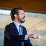 El presidente del Partido Popular, Pablo Casado, en la mesa ‘Crecimiento contra la desigualdad’, en el marco de la Convención Nacional del PP, en Cartagena, Murcia, Región de Murcia