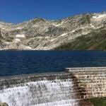Imagen del lago Certascan en su llenado del 100%