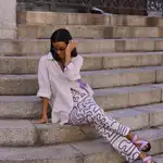 María Fernández-Rubíes con vaqueros de Zara.