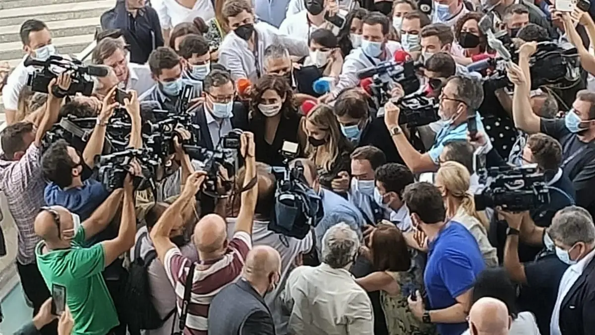 La presidenta de la Comunidad de Madrid, Isabel Díaz Ayuso, a su llegada al Auditorio de la Ciudad de las Artes y las Ciencias de Valencia, donde se está celebrando la jornada de sábado de la Convención Nacional del PP.EUROPA PRESS02/10/2021