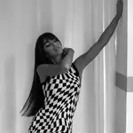 Violeta Mangriñán con vestido damero de Mango.