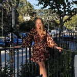 Rocío Flores con vestido de animal print