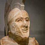 Busto de un hoplita conocido como Leónidas, 480-470 a. C., santuario de Atenea Chalkioikos, acrópolis de Esparta