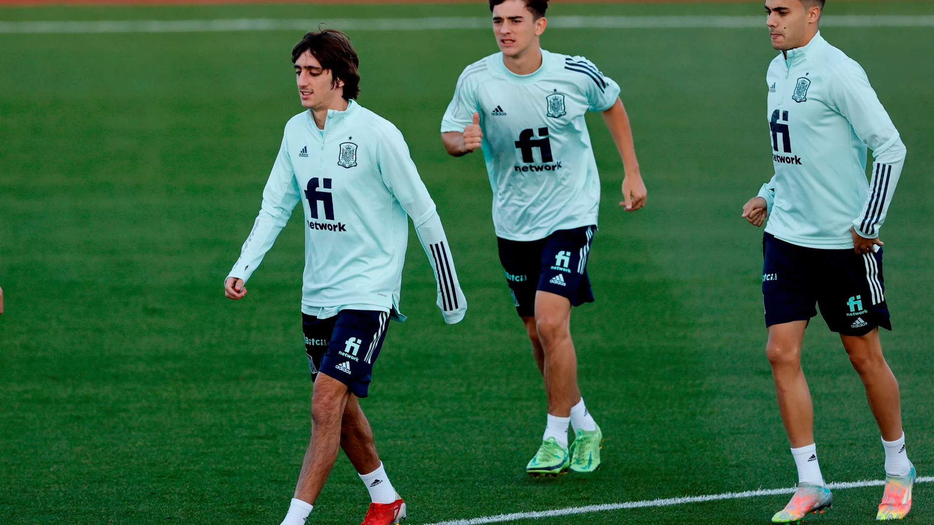 Bryan Gil, Gavi y Sergio Reguilón con España.