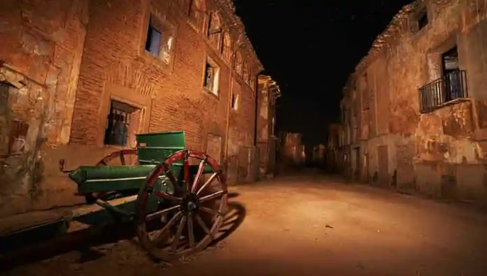 El misterio de las calles de Belchite ha sido escenario de grabaciones de películas y anuncios, no exentos de sucesos extraños