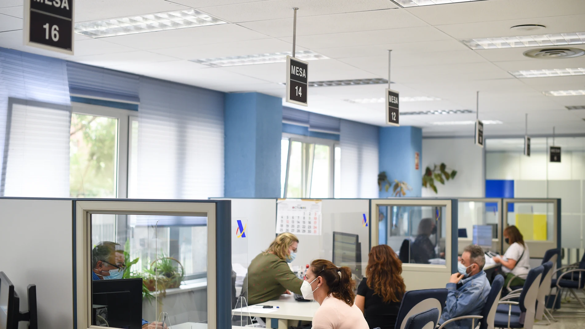 Vista general de algunas de las oficinas de atención al contribuyente