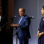 Armin Laschet, líder de la CDU, flanqueado por los presidentes de Los Verdes, Robert Habeck y Annalena Baerbock,