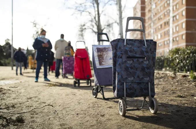 Más privación material y más pobreza Más privación material y más pobreza