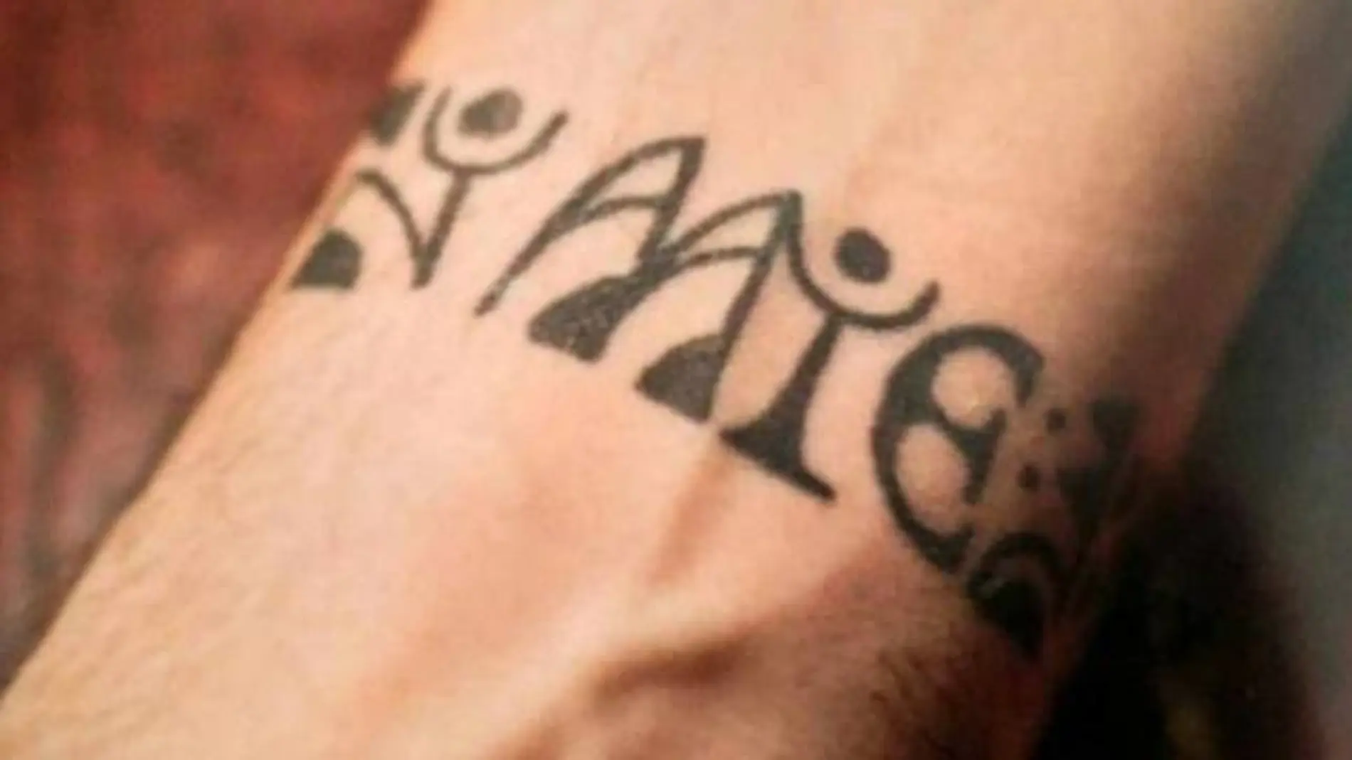 El tatuaje que el ministro del Interior, Fernando Grande-Marlaska, luce en su muñeca