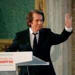 MADRID, 06/10/2021.- El cantante Raphael en el acto en el que ha recogido el premio en reconocimiento a Toda una Vida Profesional durante la entrega de los Premios Sociales Fundación Mapfre, este miércoles en el casino de Madrid. EFE/ Mariscal