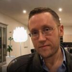 Daniel Piechnick ha dedicado su vida al trabajo y a los juegos de mesa y ahora busca montar una familia con una mujer que también sea virgen