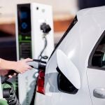 Madrid encabeza, con diferencia, las matriculaciones de coches electrificados en España