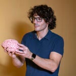 El doctor e investigador Diego Redolar, durante su encuentro con LA RAZÓN