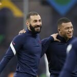 Karim Benzema y Kylian Mbappé, en un entrenamiento con Francia.