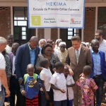 Francisco Martín y Tomás Martín, burgaleses responsables de la ONG Kivu Jambo, que ha llevado a cabo el proyecto de la escuela Esther Fonseca en la isla de Idjwi, en el lago Kivu del Congo, uno de los lugares más pobres del mundo con el apoyo de la Junta de Castilla y León y cuyo proyecto lo lleva a cabo la ONG burgalesa Kivu Jambo. En la imagen, el periodista Jesús Fonseca, colaborador de esta ONG