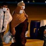 85 refugiados afganos llegan hoy lunes a la base aérea de Torrejón de Ardoz, en Madrid, procedentes de Islamabad (Pakistán).
