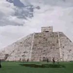 Cano presentó las maquetas y los bocetos del escenario a Martínez-Almeida y a Begoña Villacís