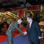 Kim Jong Un en una exhibición de armamento en Corea del Norte