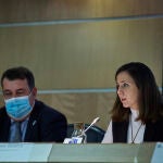 El Alto comisionado para la Lucha contra la Pobreza Infantil, Ernesto Gasco (i), y la ministra de Derechos Sociales y Agenda 2030, Ione Belarra (d), en el acto de presentación del documento ‘Bases para el Plan de Acción de la Garantía Infantil Europea en España, a 13 de octubre de 2021, en Madrid