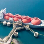 Metanero atracado en el terminal de la planta de regasificación de Cartagena