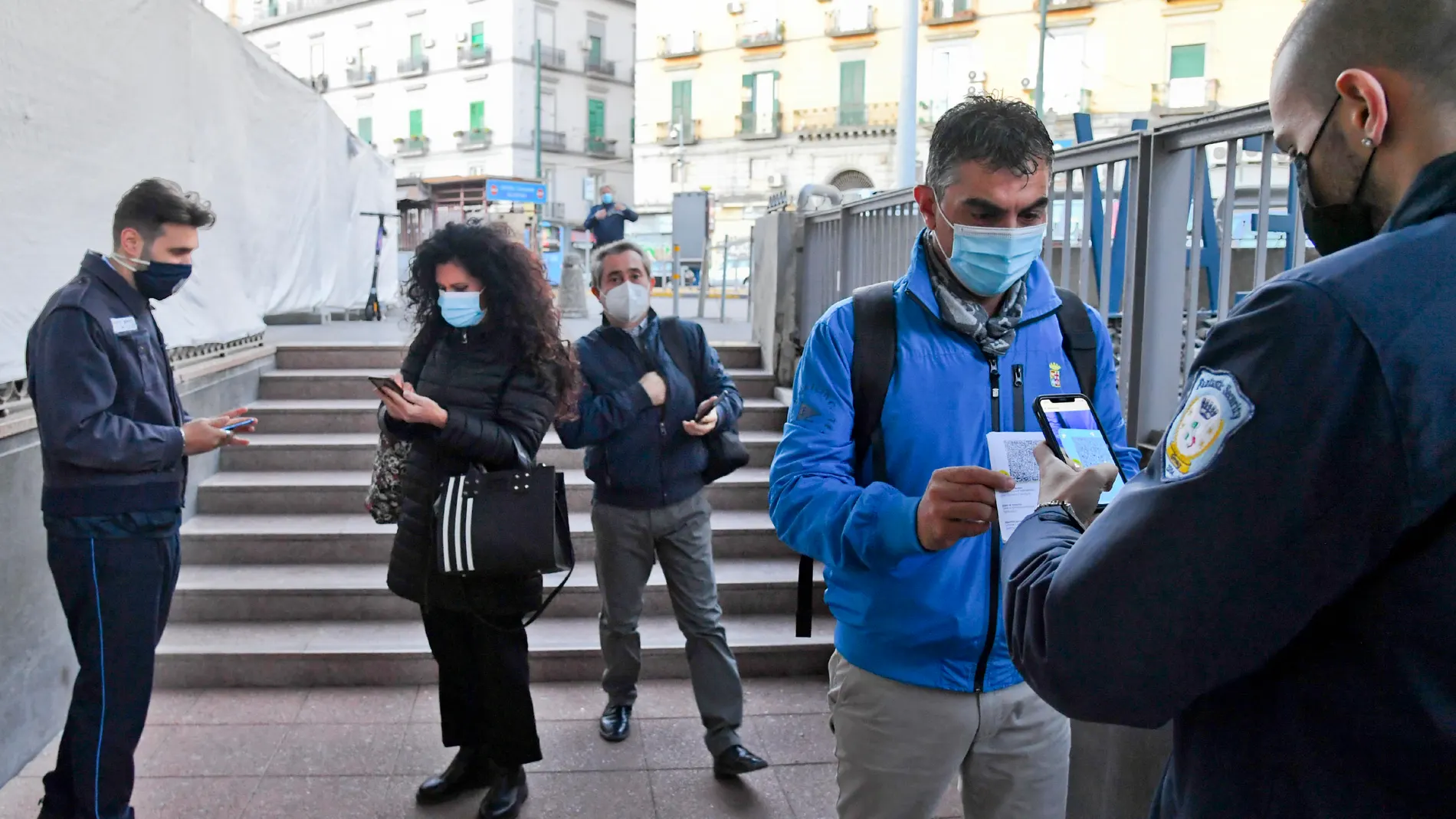 La mayor atención estaba puesta en los estratégicos puertos de Génova y Trieste, donde los sindicatos habían amenazado con paralizar el país