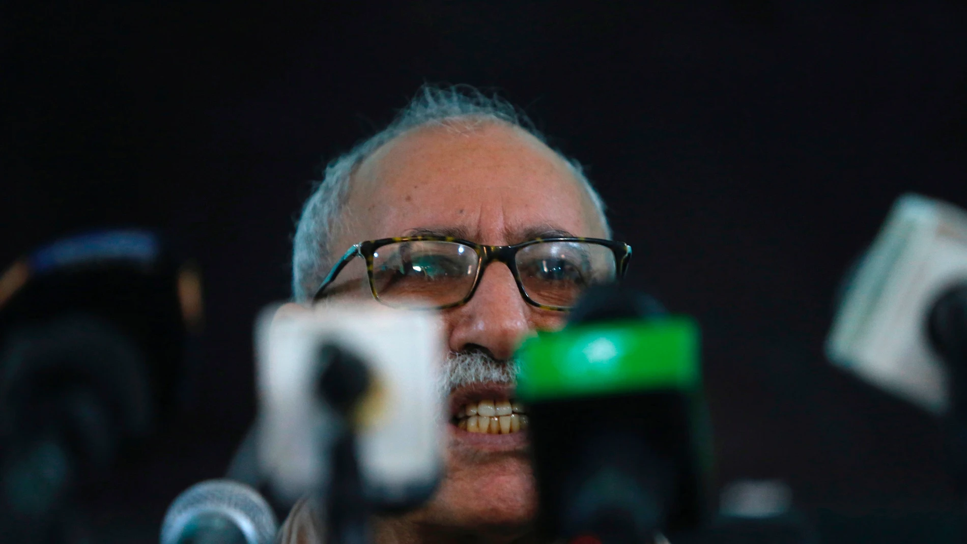 El líder del Frente Polisario, Brahim Ghali, durante la rueda de prensa ofrecida hoy en los campamentos de refugiados de Tinduf