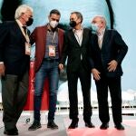 El presidente del Gobierno, Pedro Sánchez, junto a los ex presidentes Felipe González y José Luis Rodríguez Zapatero y el ex vicepresidente de la Comisión Europea Joaquín Almunia, hoy en Valencia