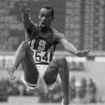 Bob Beamon, en el vuelo de los 8,95 en México 1968