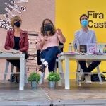 La vicepresidenta, Mónica Oltra, ofrece una rueda de prensa "en defensa de la tolerancia y la diversidad" tras la retirada de libros de temática LGTB, junto con la concejala de Cultura de Castellón, Verònica Ruiz