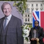 Miembros de la comunidad anglo-iraní rinden tributo al diputado conservador asesinado, David Amess