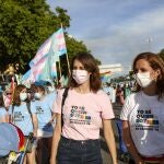 La portavoz de Más Madrid en el Ayuntamiento, Rita Maestre, y la portavoz de Más Madrid en la Asamblea de Madrid, Mónica García, durante la manifestación del Orgullo LGTBI.