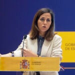 Revólver en manos de un gorila