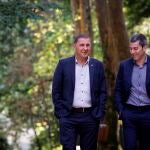 El coordinador general de EH Bildu, Arnaldo Otegi y el secretario general de Sortu, Arkaitz Rodríguez, ayer en San Sebastián