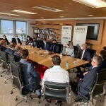 El consejero de Fomento e Infraestructuras, José Ramón Díez de Revenga, durante su reunión con la Asociación de Directivos de la Región de Murcia (ADIMUR) dentro de la ronda de contactos para la elaboración del Pacto de Infraestructuras de la Región de Murcia.