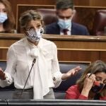 La vicepresidenta segunda del Gobierno y ministra de Trabajo, Yolanda Díaz, durante la sesión de control al Gobierno celebrada hoy en el Congreso de los Diputados