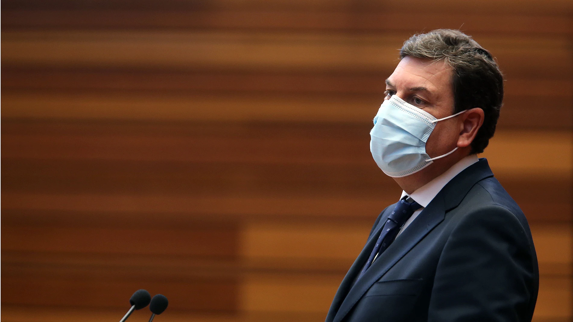 El consejero de Economía y Hacienda, Carlos Fernández Carriedo, defiende la propuesta de "techo de gasto"