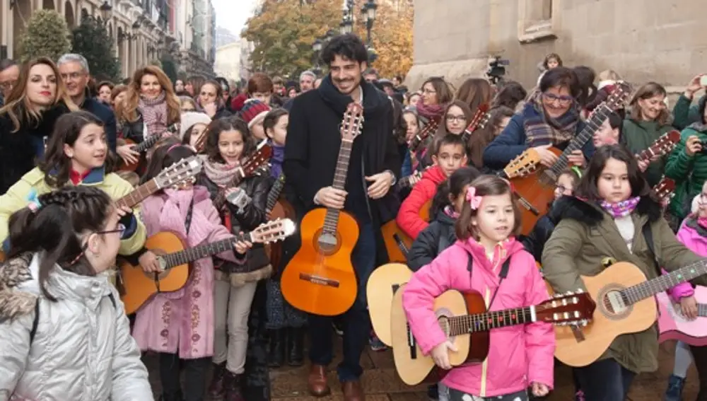 “Serenata de tus valores”, una iniciativa social de la asociación de Pablo. Logroño, 2016.