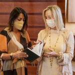 Marta Bosquet y Ana Tárrago en el Parlamento de Andalucía