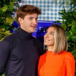 Anna Ferrer Padilla junto a su novio en la presentaci&oacute;n de la nueva edici&oacute;n limitada de Mar de Frades.