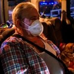 Vecinos residentes de los barrios de Las Matelas (Los Llanos de Aridane) y Marina Alta, Marina Baja, Cuesta Zapata, La Condesa y San Borondón (Tazacorte), fueron evacuados esta noche de miércoles ante el avance de la colada.