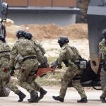 Segun Schmidt, los separatistas de Serbia han amenazado con recrear su propio ejército, lo que dividiría las fuerzas armadas nacionales en dos.